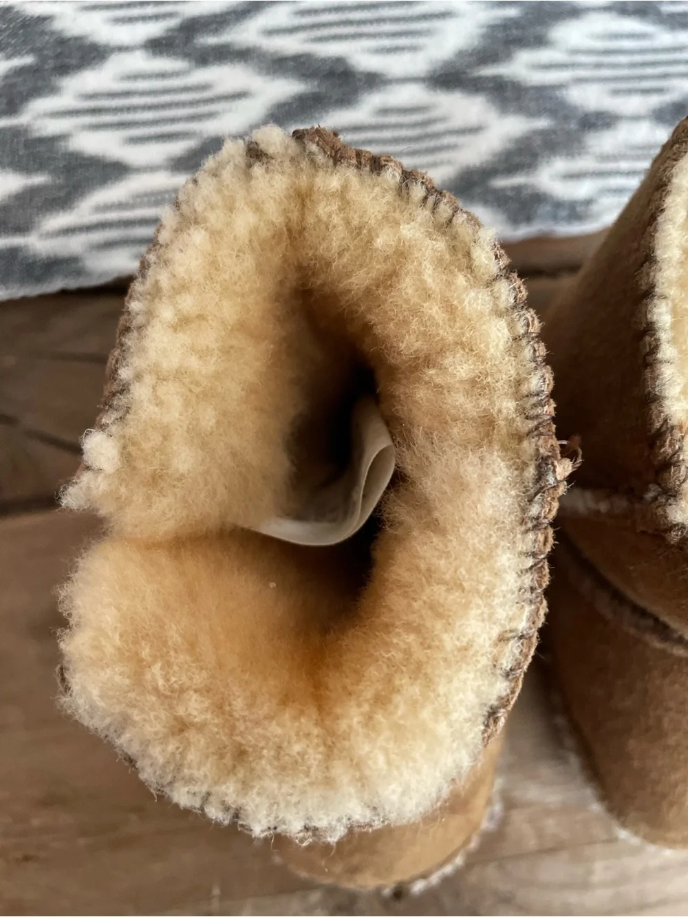 Minnetonka: Sheepskin Baby/Infant Booties